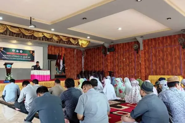 Blessed Ramadan at UBM Gorontalo, Holding Dzuhur Berjamaah to Qur'an Literacy Study