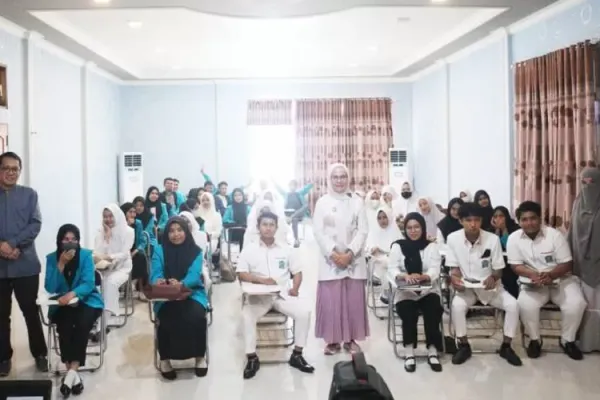 Vice Regent Talks about Leadership in Front of Students as a Permanent Lecturer at UBM Gorontalo